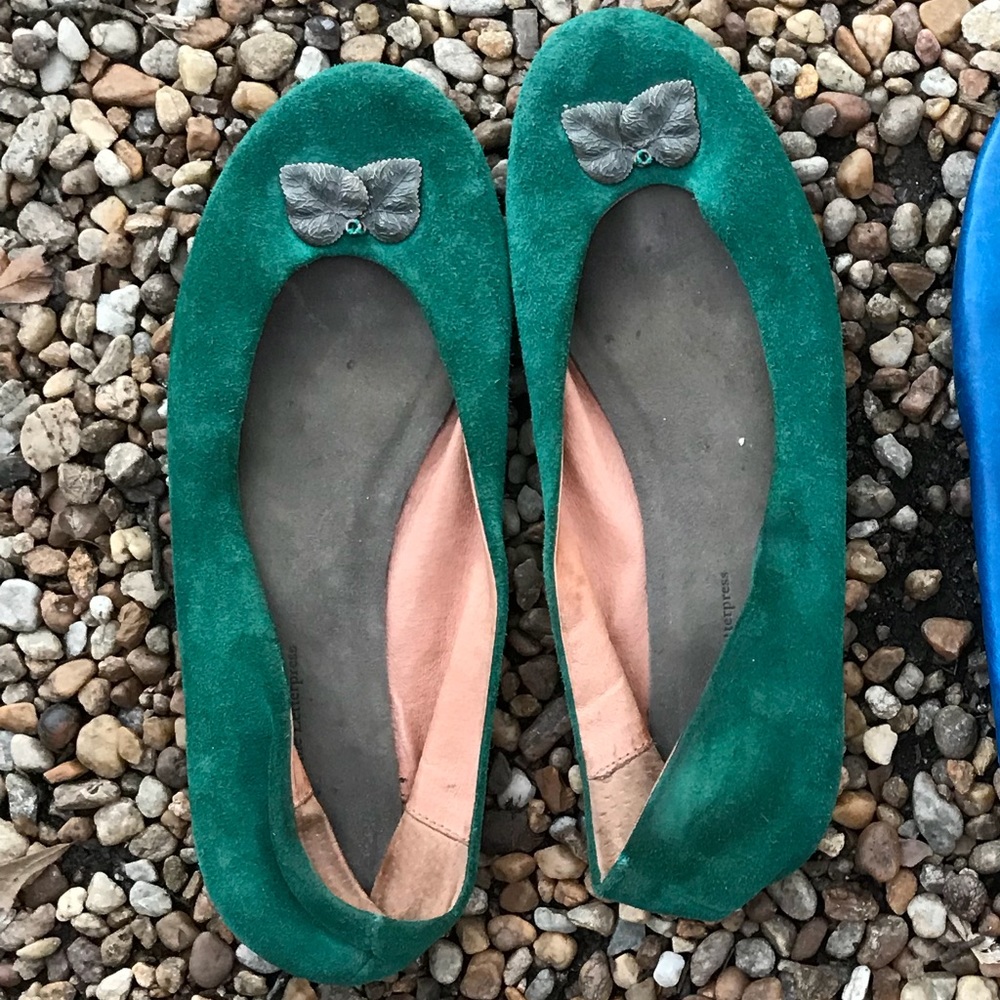 ANTHRO Pilcro & Letterpress Leaf Green Suede Flats